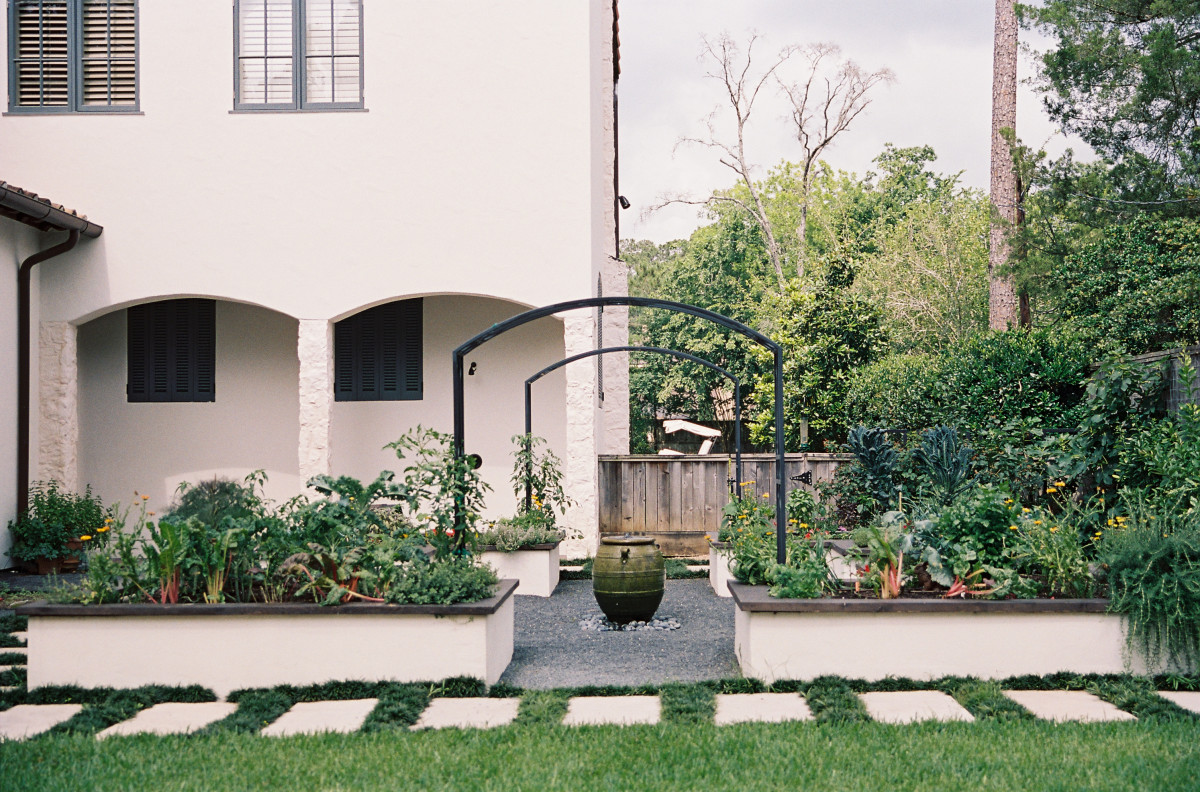 Stucco Raised Bed Garden Design • Gardenary