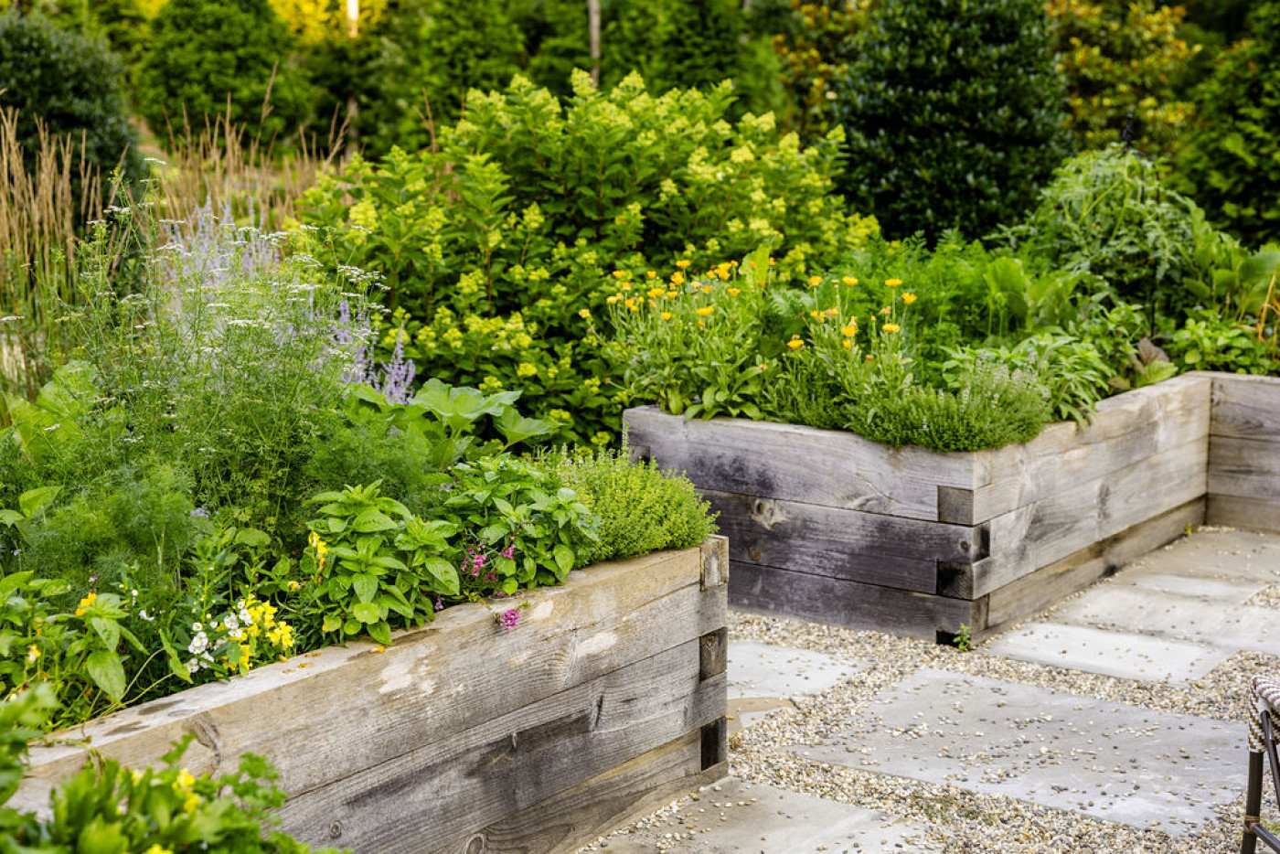 Stabilizing Concrete Corner Blocks for Raised Bed Gardening, image size:1400x934